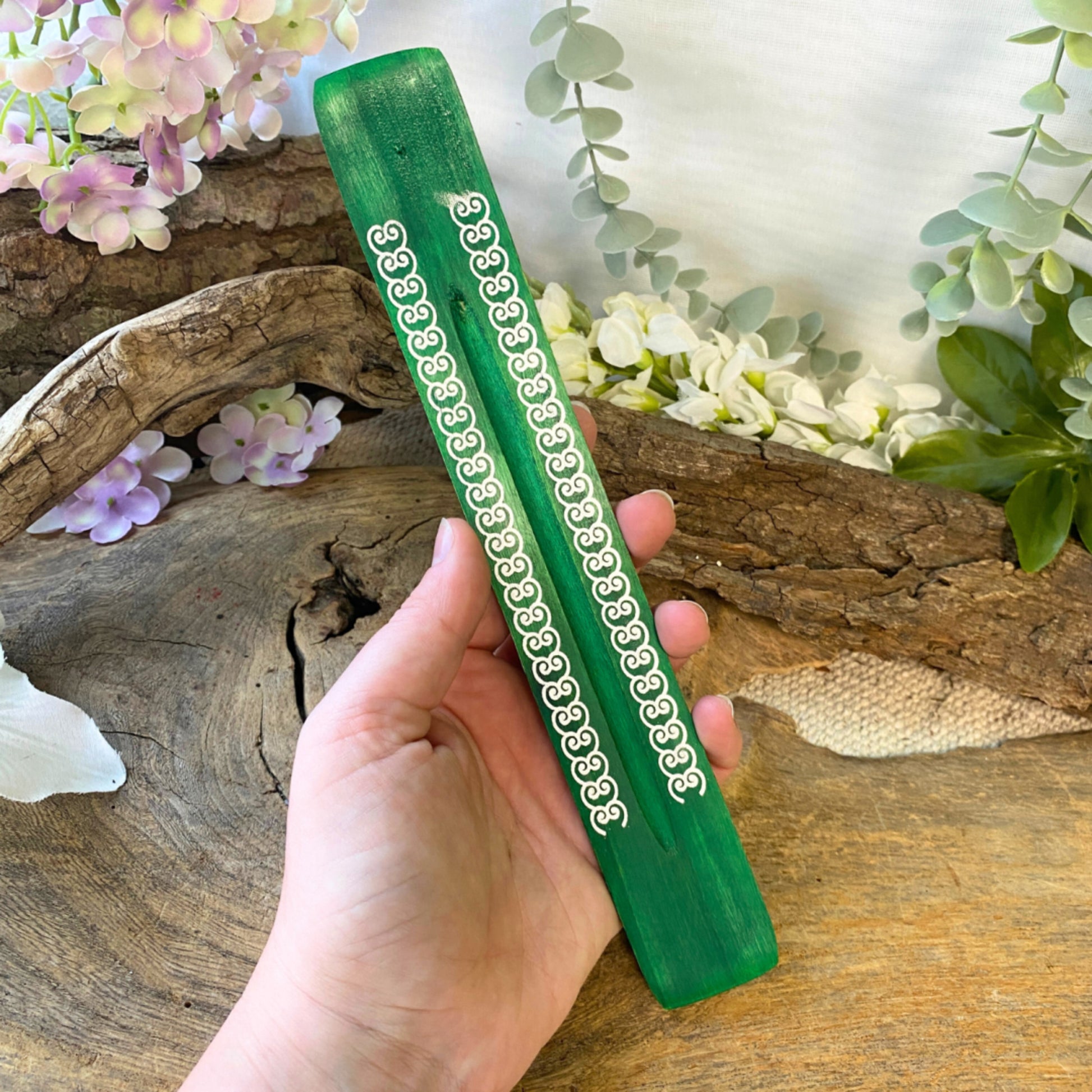 Image for plankje-hout-sierlijke-motieven-groen-wierook-houder_1.jpg